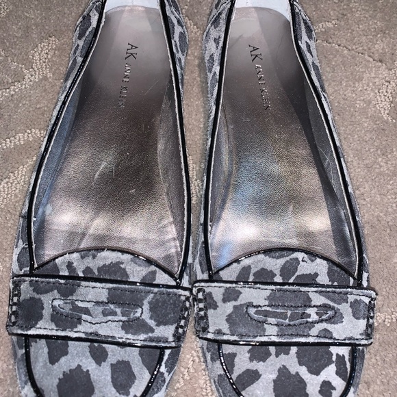 Gray leopard nubuck Anne Klein flats - Picture 3 of 6